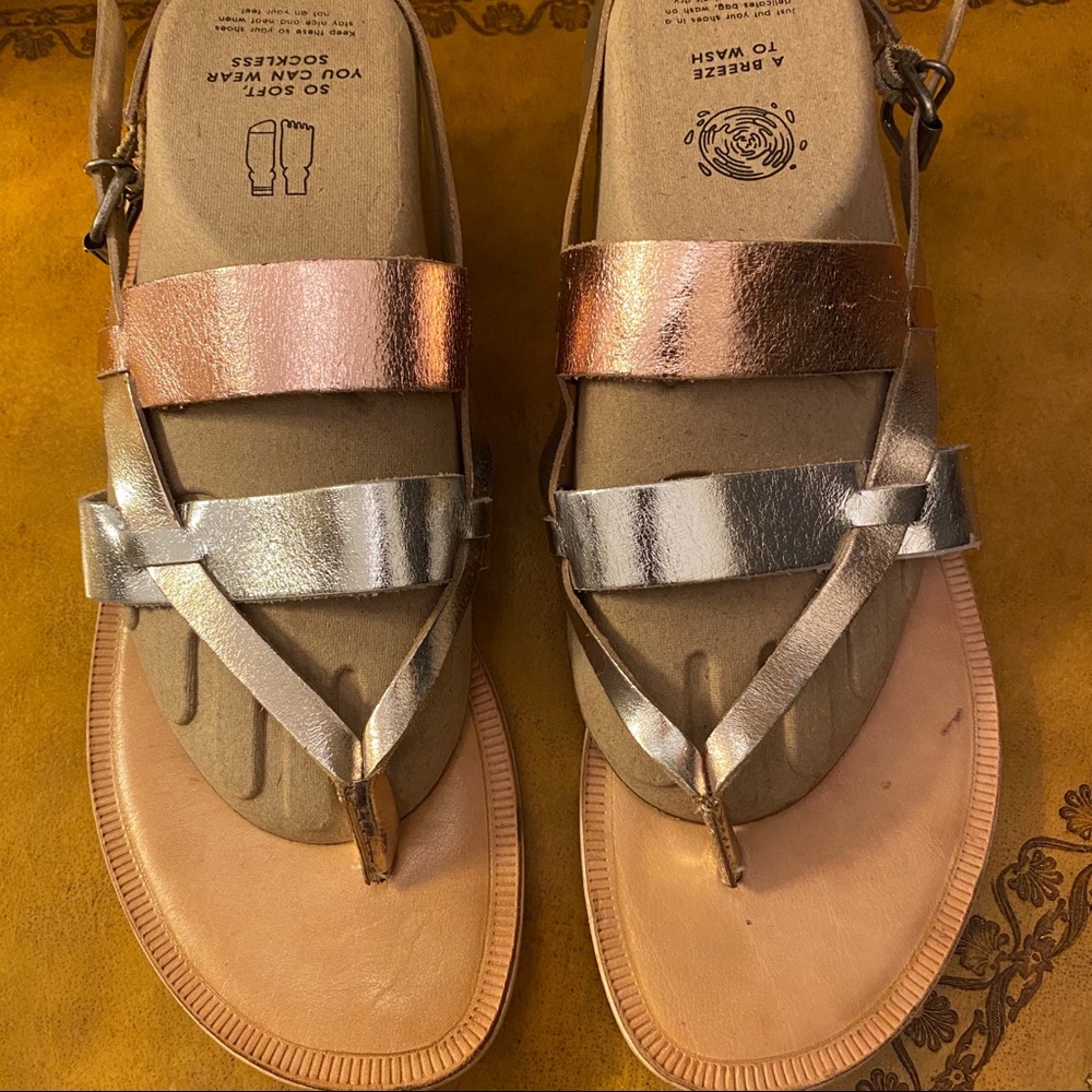 Matisse Princeville Gold Silver Sandals - Picture 7 of 9